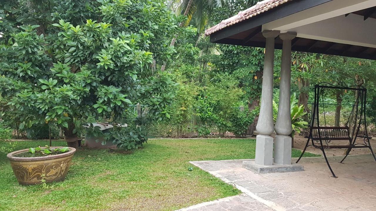 Siriniwasa Luxury Villa With Private Pool Induruwa Buitenkant foto